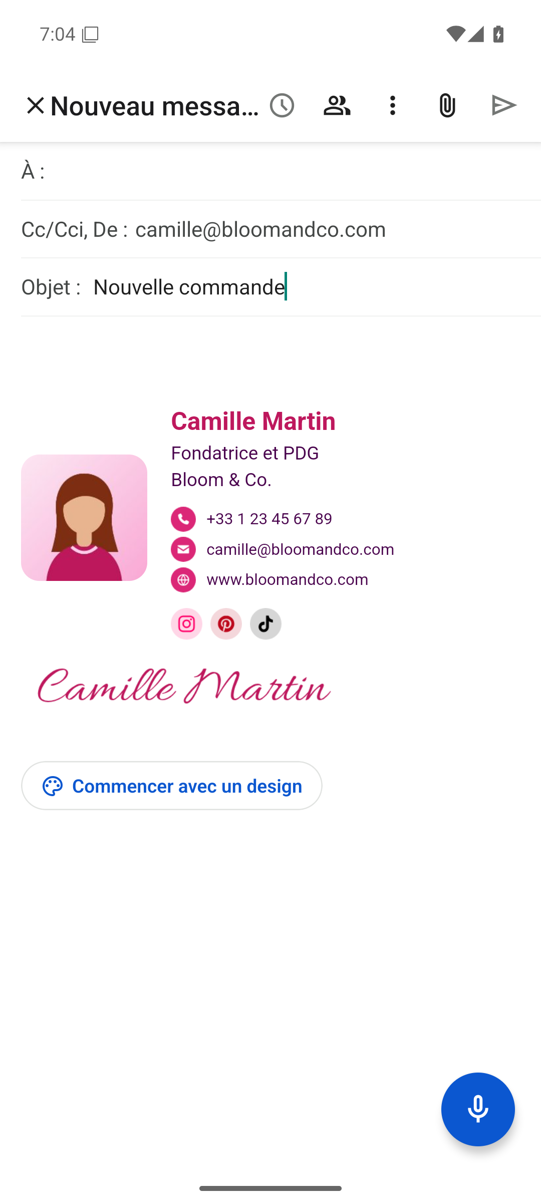 Un nouvel e-mail sur le téléphone avec la signature ajoutée